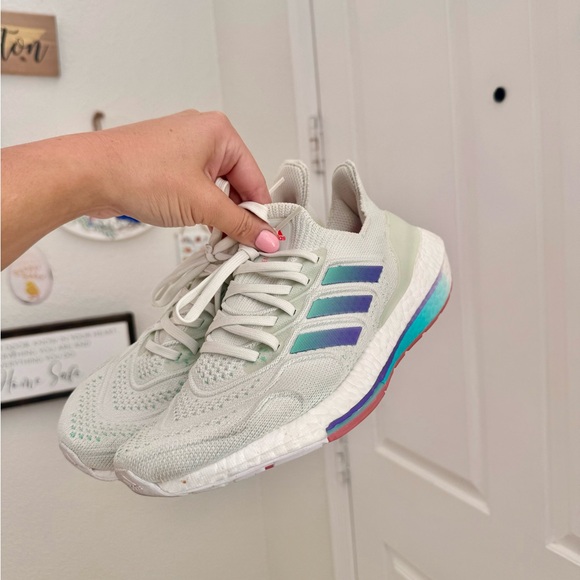 Women’s adidas sneakers - size 8 - Picture 1 of 5